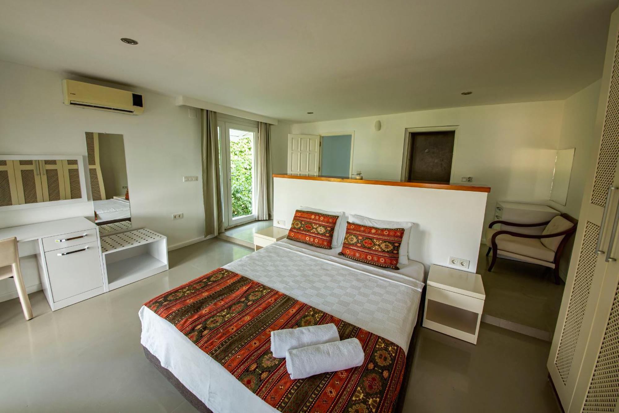 La Moda Beach Hotel Kas Bagian luar foto