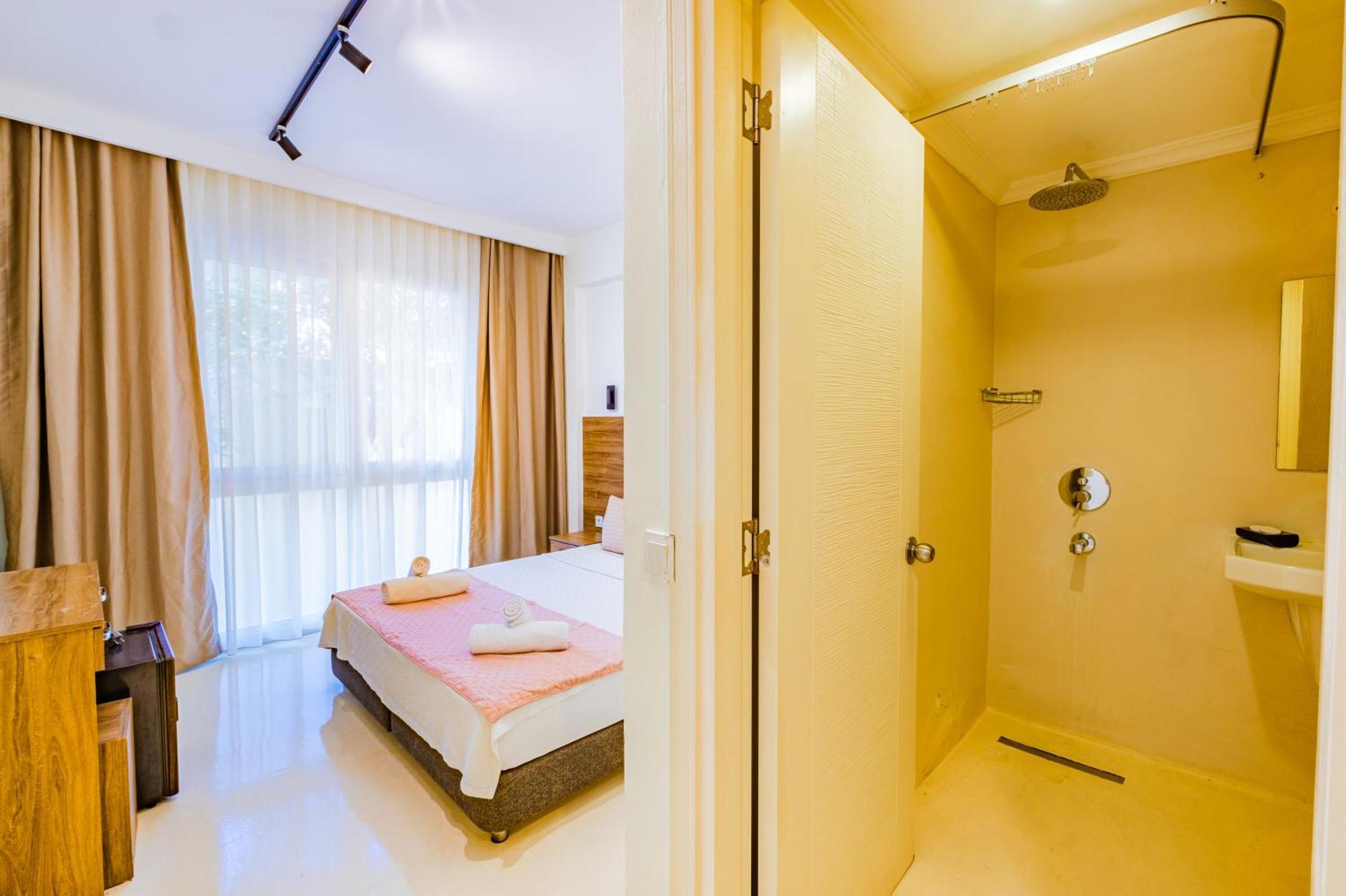 La Moda Beach Hotel Kas Bagian luar foto
